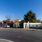 L�immobile si trova alla fine di viale Pasteur, nel quartiere Picone, accanto all�ingresso della stazione di �Bari Scalo� delle Ferrovie appulo lucane